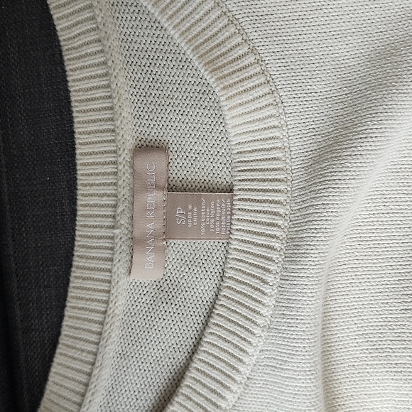 Banana Republic Sweater - Picture 6 of 6